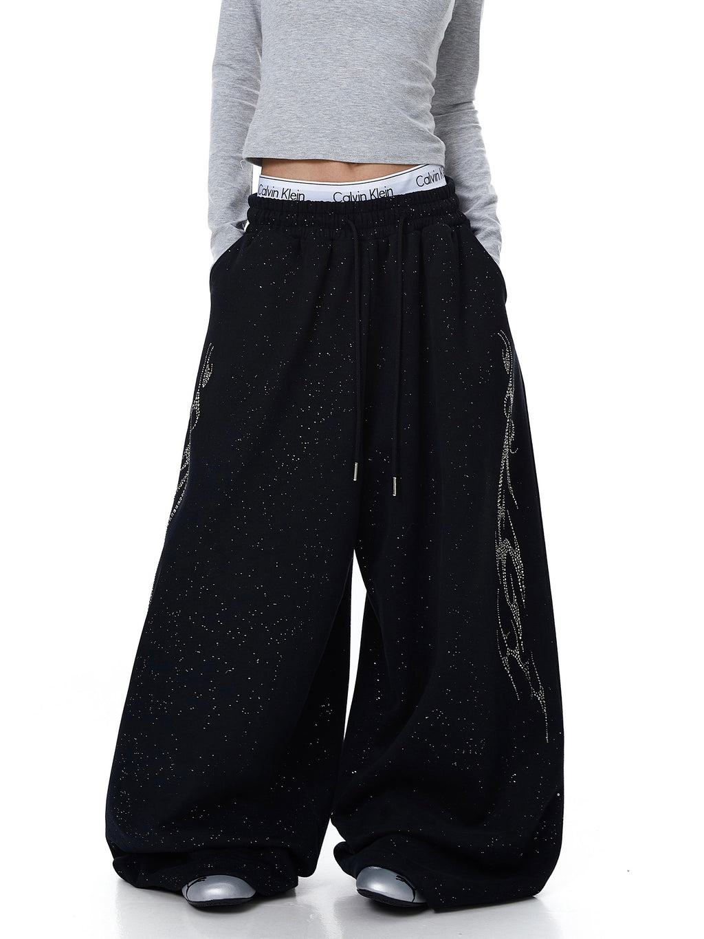 Curved knife style sweatpants, wide-leg pants